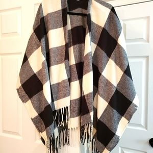 Boutique poncho